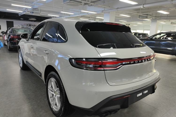 Used Porsche Macan 2022 Macan 2.0T Rear Left 45 Deg