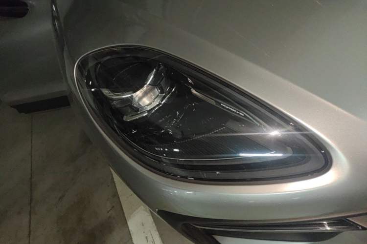 Used Porsche Macan 2022 Macan 2.0T Right Front Headlight