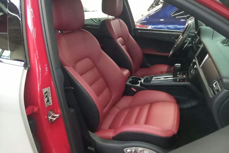 Used Porsche Macan 2022 Macan 2.0T Right Front Seat