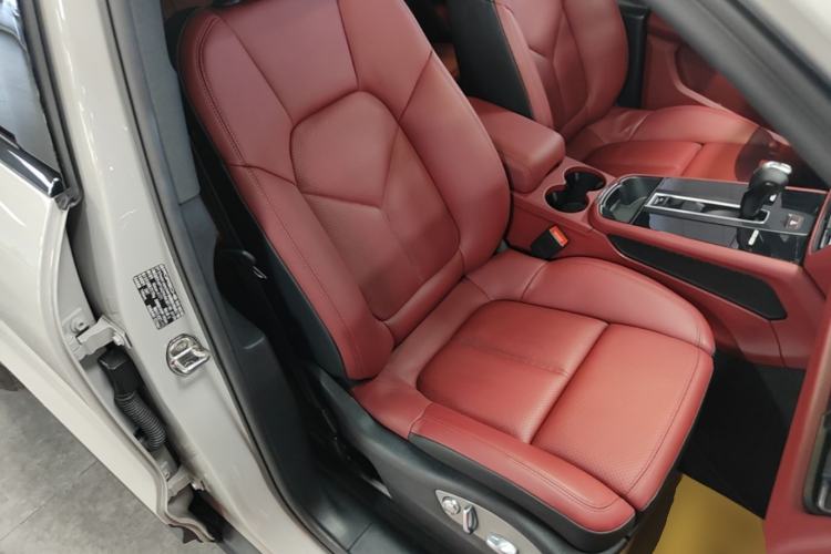 Used Porsche Macan 2022 Macan 2.0T Right Front Seat
