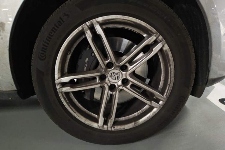Used Porsche Macan 2022 Macan 2.0T Right Front Wheel Hub