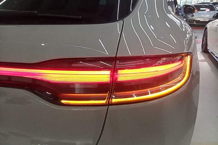 Used Porsche Macan 2022 Macan 2.0T Right Rear Taillight