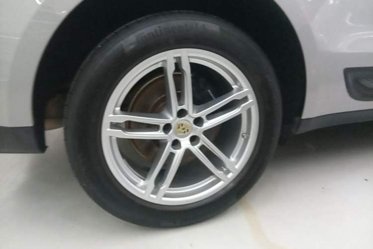 Used Porsche Macan 2022 Macan 2.0T Right Rear Wheel Hub
