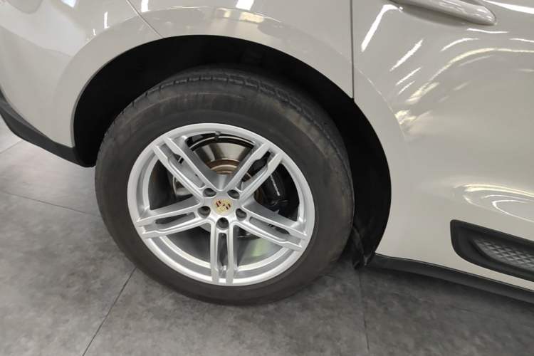 Used Porsche Macan 2022 Macan 2.0T Right Rear Wheel Hub