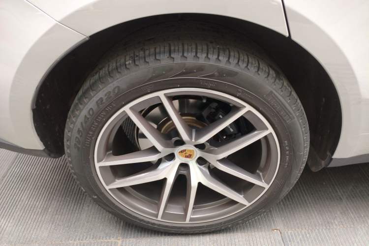 Used Porsche Macan 2022 Macan 2.0T Right Rear Wheel Hub