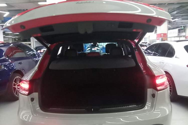Used Porsche Macan 2022 Macan 2.0T Trunk