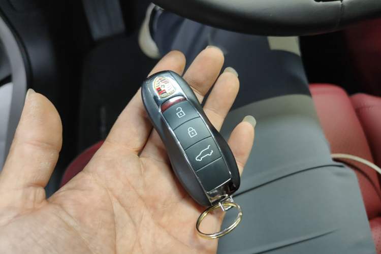 Used Porsche Macan 2022 Macan 2.0T Vehicle Key