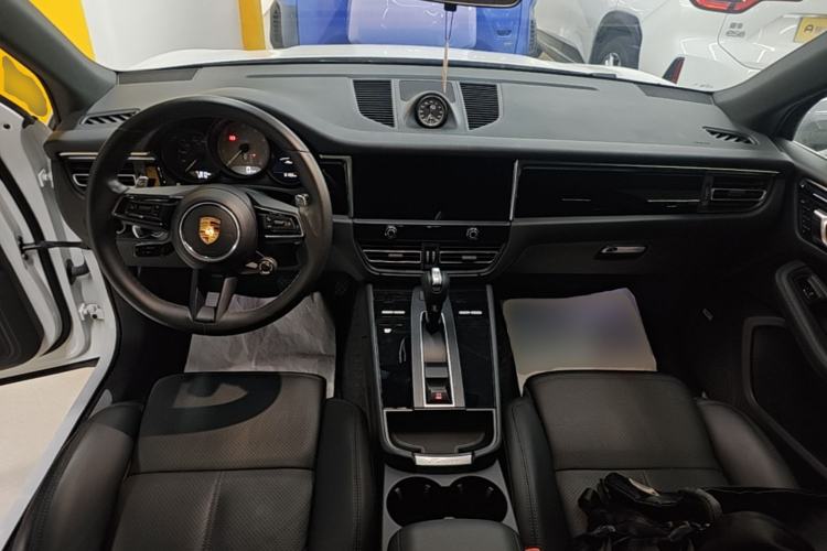 Used Porsche Macan 2022 Macan S 2.9T Center Console
