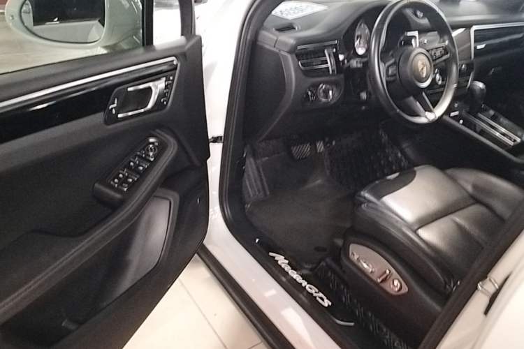 Used Porsche Macan 2022 Macan S 2.9T Driver Seat