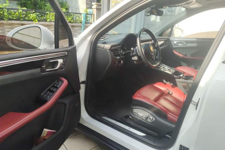 Used Porsche Macan 2022 Macan S 2.9T Driver Seat