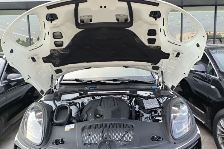 Used Porsche Macan 2022 Macan 2.0T Engine Bay
