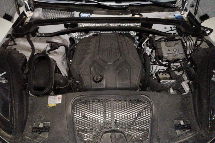 Used Porsche Macan 2022 Macan 2.0T Engine Bay