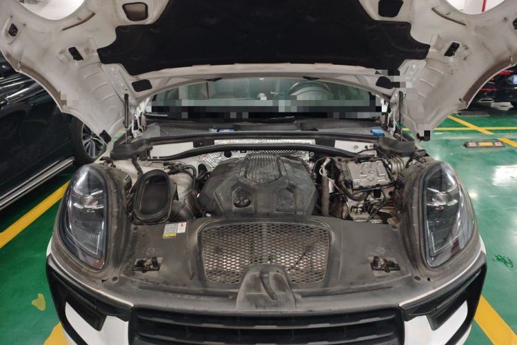 Used Porsche Macan 2022 Macan 2.0T Engine Bay