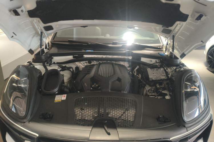 Used Porsche Macan 2022 Macan 2.0T Engine Bay
