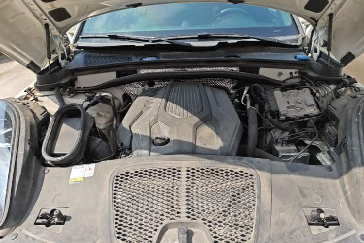 Used Porsche Macan 2022 Macan 2.0T Engine Bay