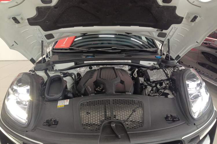 Used Porsche Macan 2022 Macan 2.0T Engine Bay