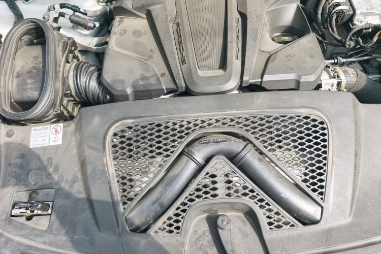 Used Porsche Macan 2022 Macan S 2.9T Engine Bay