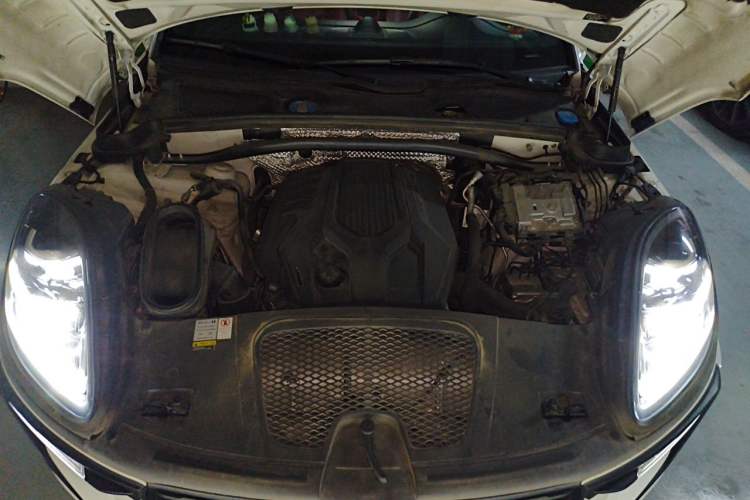Used Porsche Macan 2022 Macan 2.0T Engine Bay