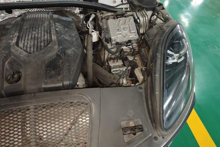 Used Porsche Macan 2022 Macan 2.0T Engine Bay Left