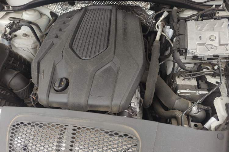 Used Porsche Macan 2022 Macan 2.0T Engine Bay Left