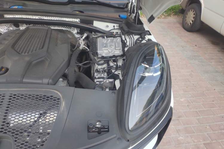 Used Porsche Macan 2022 Macan T 2.0T Engine Bay Left