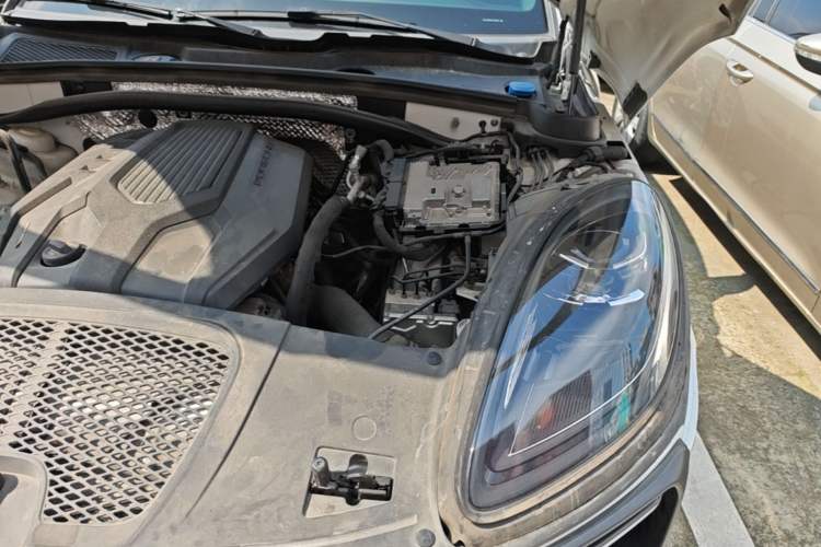 Used Porsche Macan 2022 Macan 2.0T Engine Bay Left
