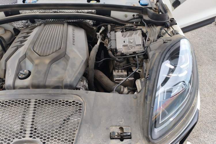 Used Porsche Macan 2022 Macan 2.0T Engine Bay Left