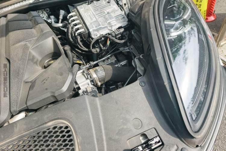 Used Porsche Macan 2022 Macan S 2.9T Engine Bay Left