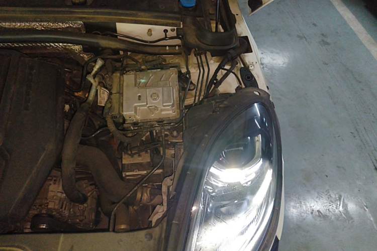 Used Porsche Macan 2022 Macan 2.0T Engine Bay Left