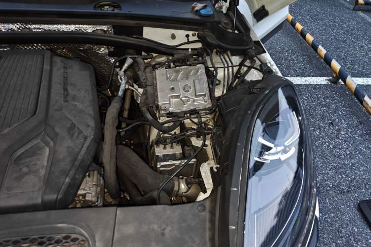 Used Porsche Macan 2022 Macan 2.0T Engine Bay Left