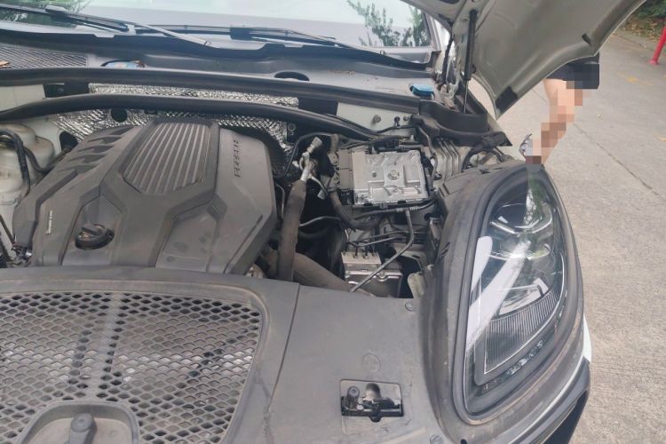 Used Porsche Macan 2022 Macan 2.0T Engine Bay Left