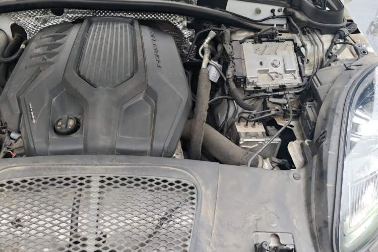 Used Porsche Macan 2022 Macan 2.0T Engine Bay Left