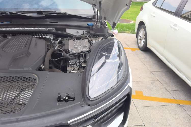 Used Porsche Macan 2022 Macan 2.0T Engine Bay Left