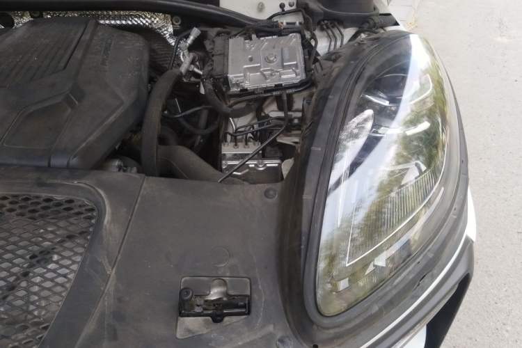 Used Porsche Macan 2022 Macan 2.0T Engine Bay Left