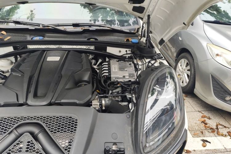 Used Porsche Macan 2022 Macan S 2.9T Engine Bay Left