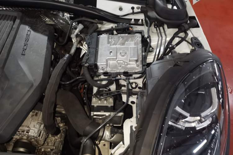 Used Porsche Macan 2022 Macan 2.0T Engine Bay Left