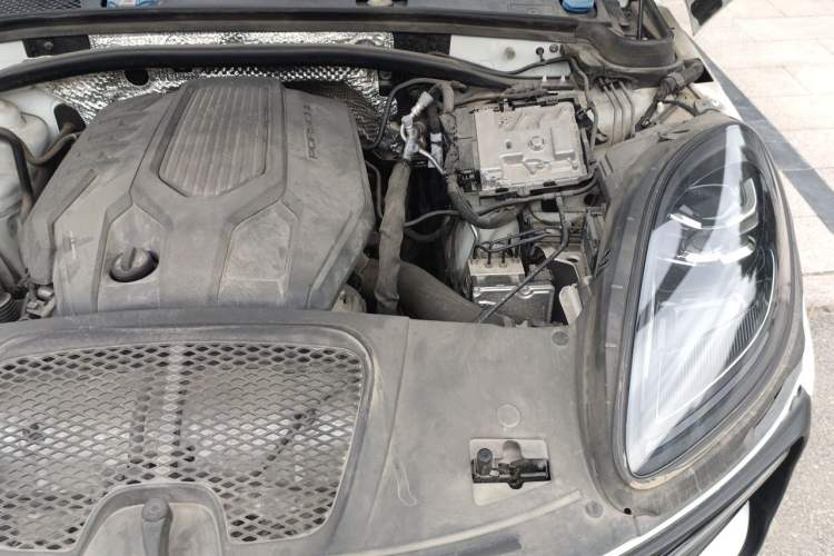 Used Porsche Macan 2022 Macan T 2.0T Engine Bay Left