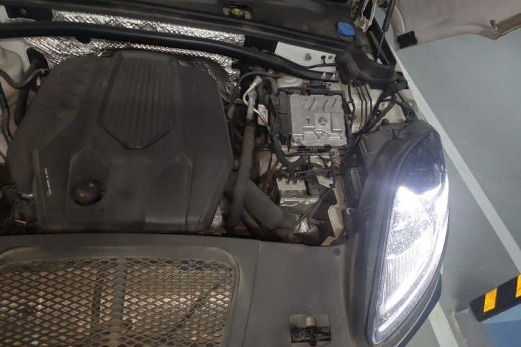 Used Porsche Macan 2022 Macan 2.0T Engine Bay Left