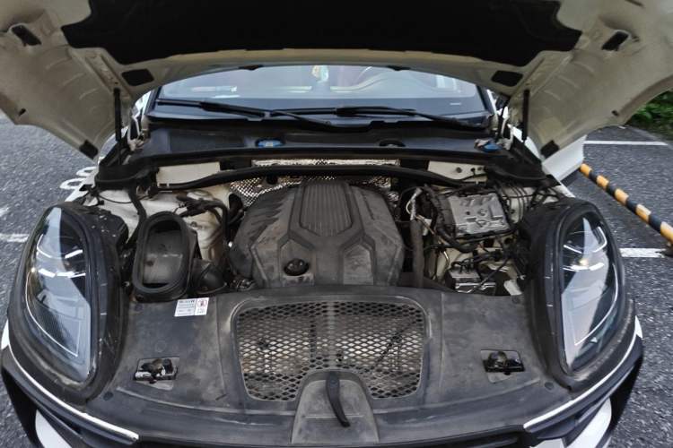 Used Porsche Macan 2022 Macan 2.0T Engine Bay