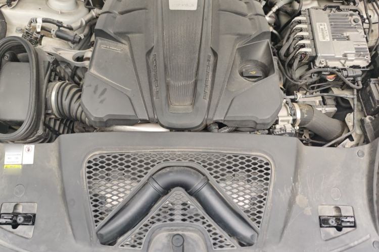 Used Porsche Macan 2022 Macan S 2.9T Engine Bay