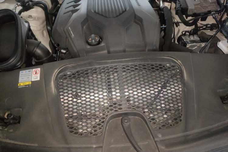 Used Porsche Macan 2022 Macan 2.0T Engine Bay