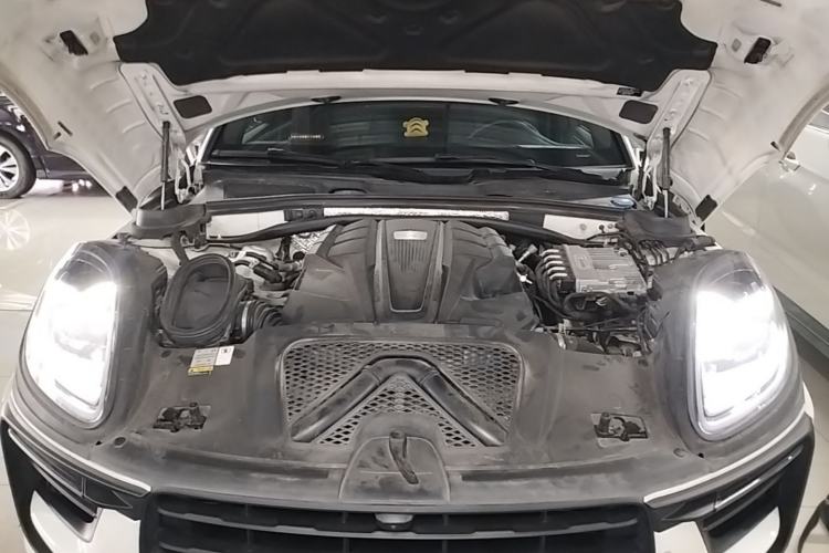 Used Porsche Macan 2022 Macan S 2.9T Engine Bay