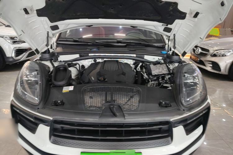Used Porsche Macan 2022 Macan 2.0T Engine Bay