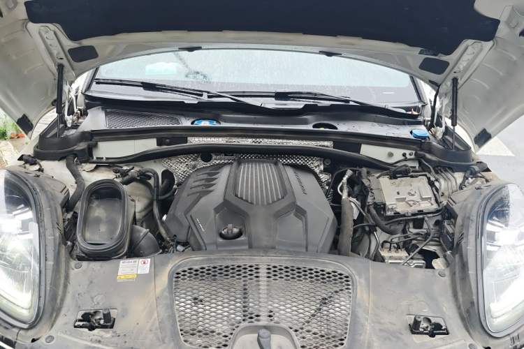 Used Porsche Macan 2022 Macan 2.0T Engine Bay