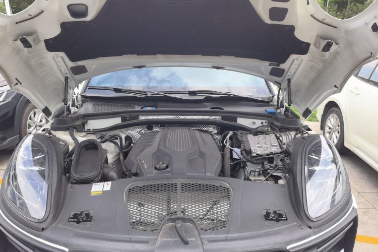 Used Porsche Macan 2022 Macan 2.0T Engine Bay
