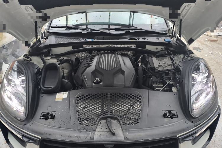 Used Porsche Macan 2022 Macan 2.0T Engine Bay