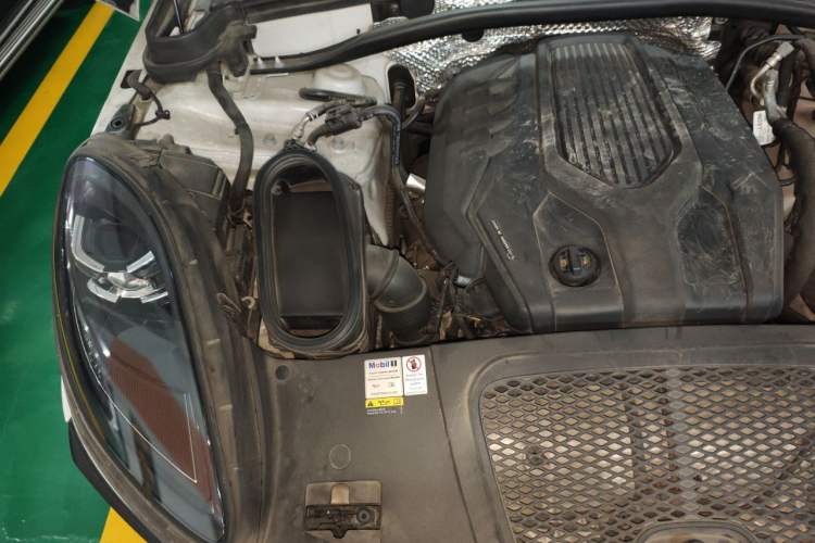 Used Porsche Macan 2022 Macan 2.0T Engine Bay Right