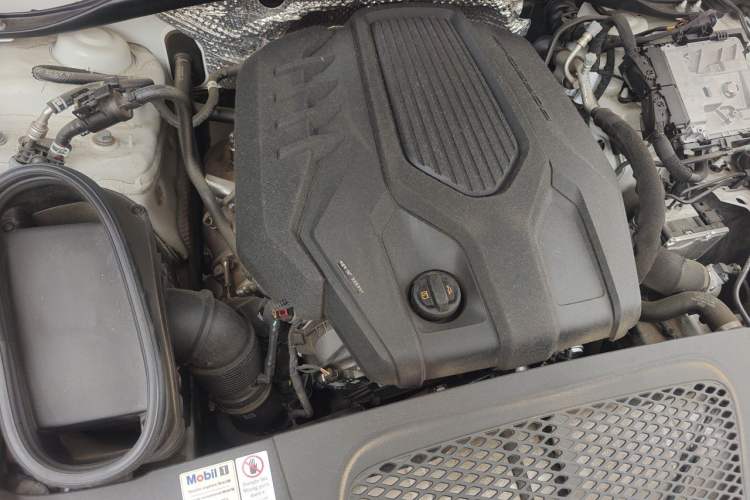 Used Porsche Macan 2022 Macan 2.0T Engine Bay Right