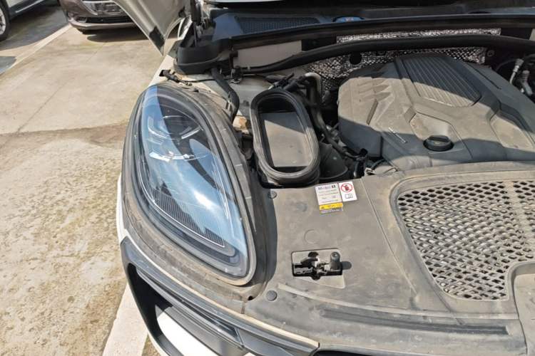 Used Porsche Macan 2022 Macan 2.0T Engine Bay Right