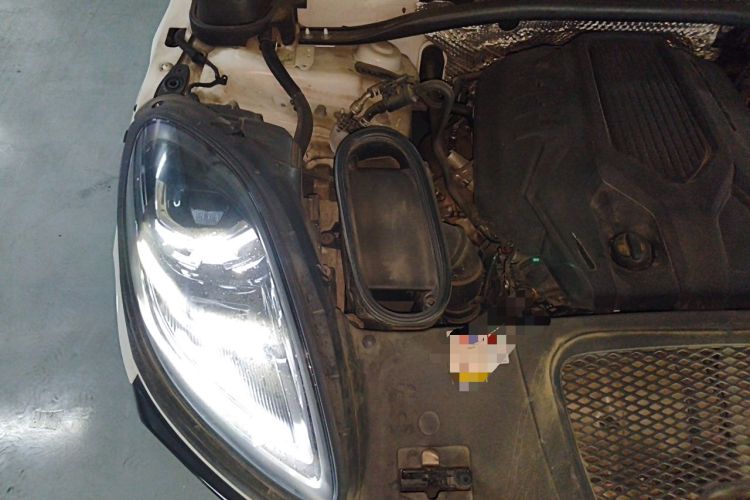 Used Porsche Macan 2022 Macan 2.0T Engine Bay Right